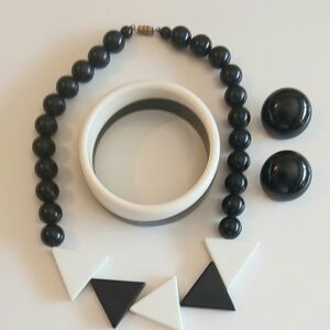 Black and White Geometric Necklace Set